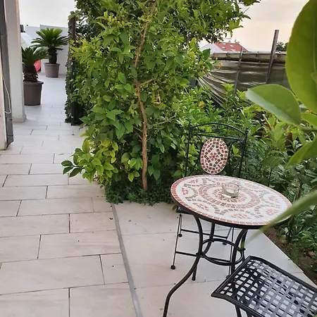 Anja Lux, شقة سبليت