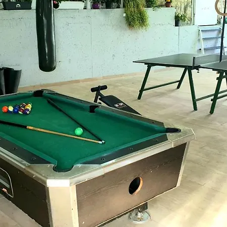 Anja Lux, شقة سبليت