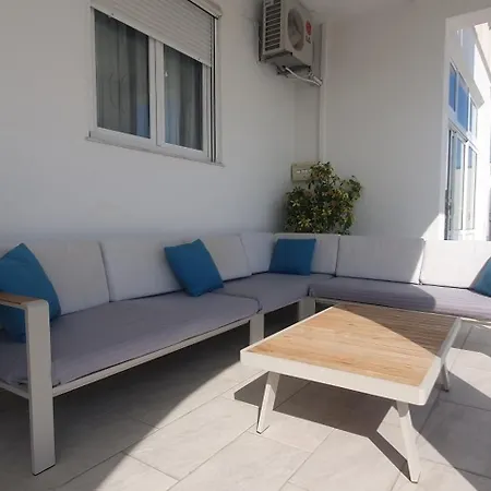 Anja Lux, Apartment